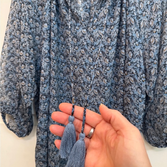 Chelsea & Theodore 1X Blue Floral Relaxed Blouse - Picture 4 of 7